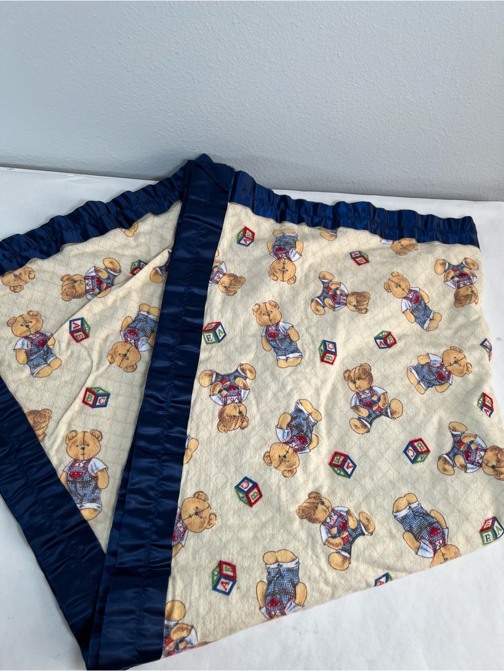 Kids‎ Teddy Bear Print Blanket with Navy Satin Trim 39x31